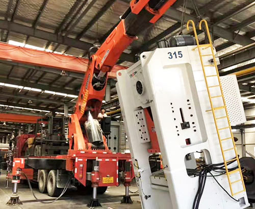 天河附近随车吊出租，轻松解决运输难题