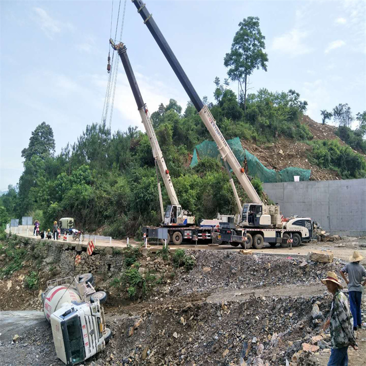 天河汽车掉沟里叫吊车救援要多少钱